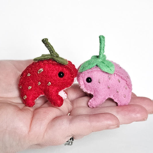 DelilahIris Designs ~ Felt Strawberry Frogs Sewing Kit