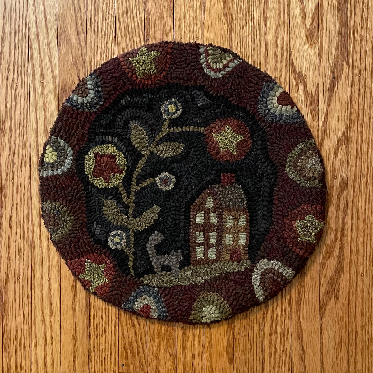 Town Rug Pattern Chair Payton's Primitives ~ Chair Pad Rug Hooking Pattern - Star Bud – Hobby ...
