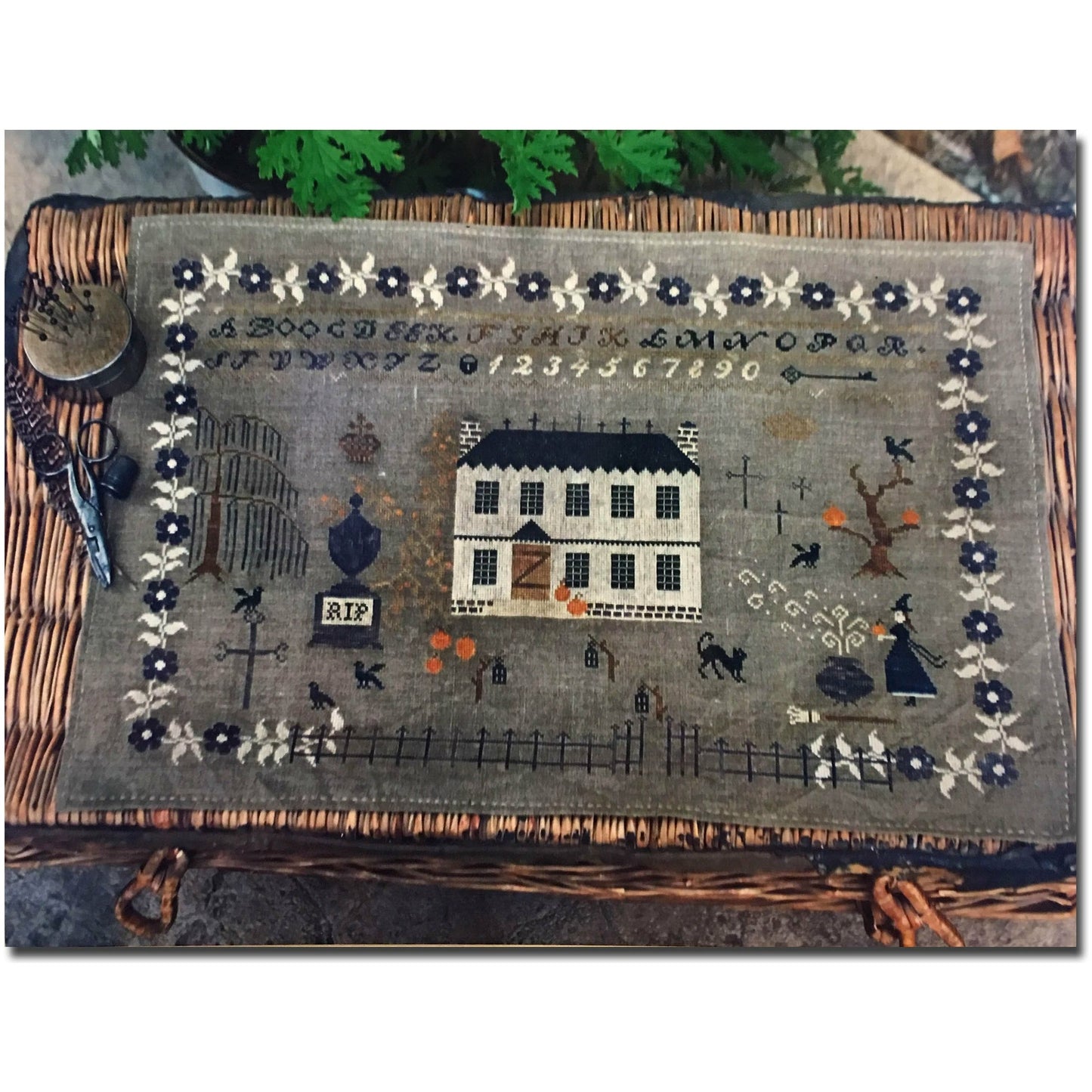 Stacy Nash Primitives ~ Halloween at Hollyberry Farm Pattern