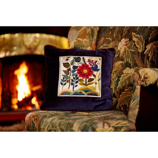 The Crewel Work Company | Lady Anne's Flowers Crewel Embroidery Kit
