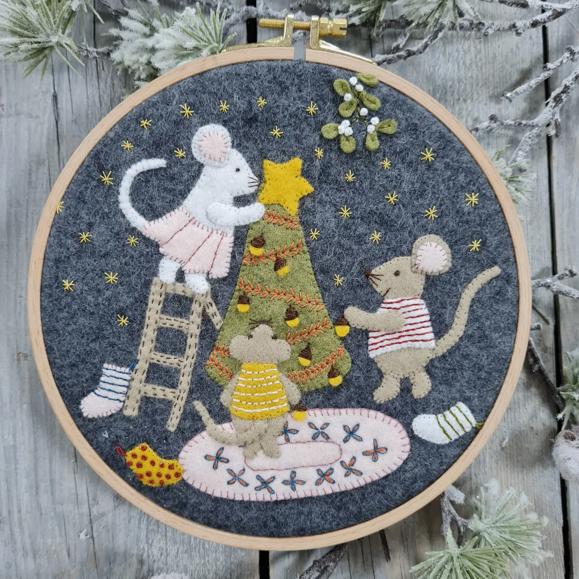 Corrine Lapierre ~ Wool Felt Applique Hoop Kit ~ Christmas with the Mouse Family