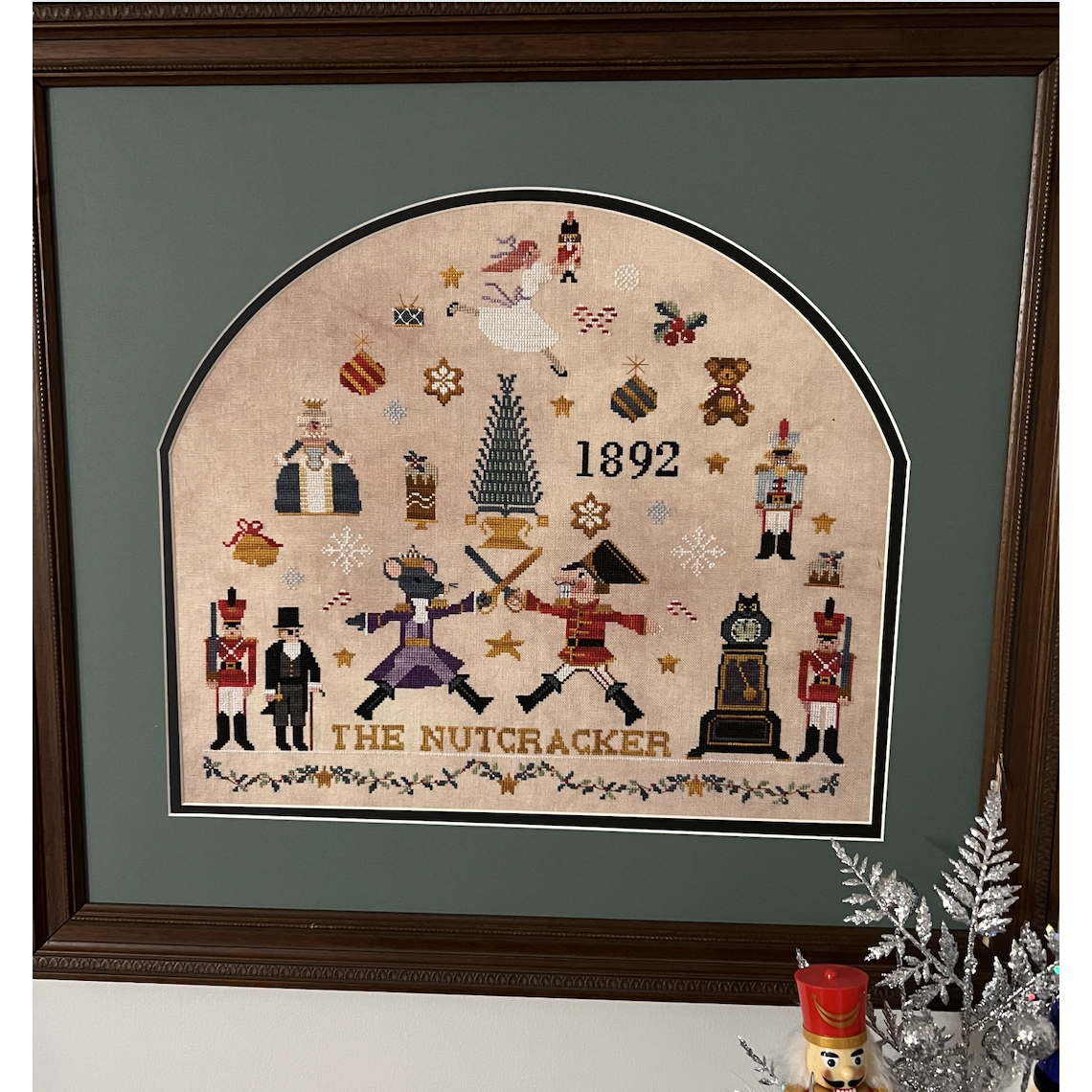 Twin Peak Primitive ~ The Nutcracker Market