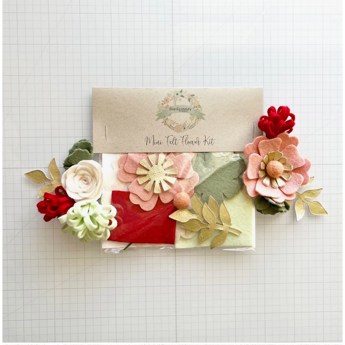 Heartgrooves Handmade ~ Mini Felt Flower Craft Kit - Holly Jolly Collection