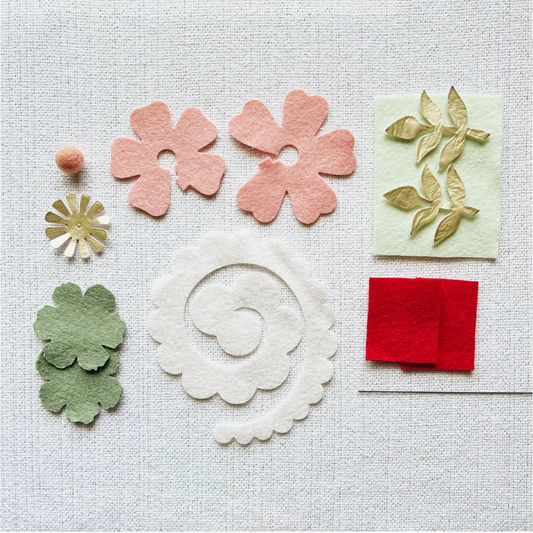 Heartgrooves Handmade ~ Mini Felt Flower Craft Kit - Holly Jolly Collection