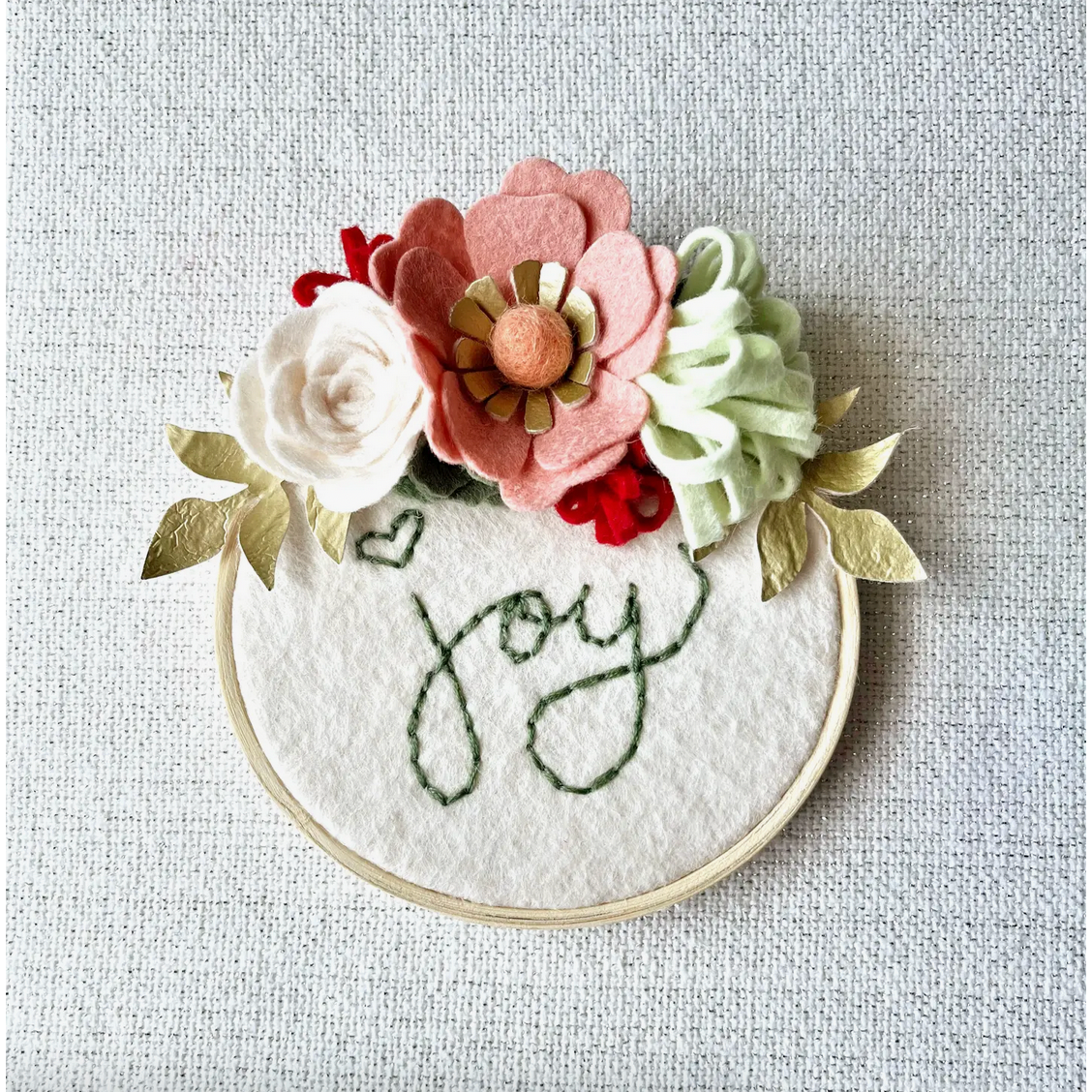 Heartgrooves Handmade ~ Mini Felt Flower Craft Kit - Holly Jolly Collection