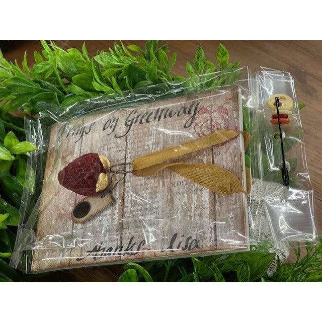 Prims on Greenway ~ "Primitive" Red Strawberry Waxer Scissor Fob