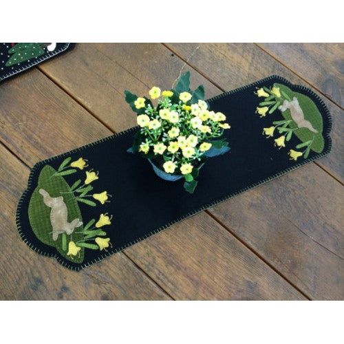Primitive Gatherings ~ Daffodil Dance Table Runner Wool Applique Kit